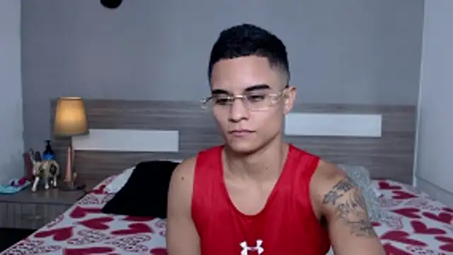 Liiamthompson online show from October 2025 08:26:02 AM