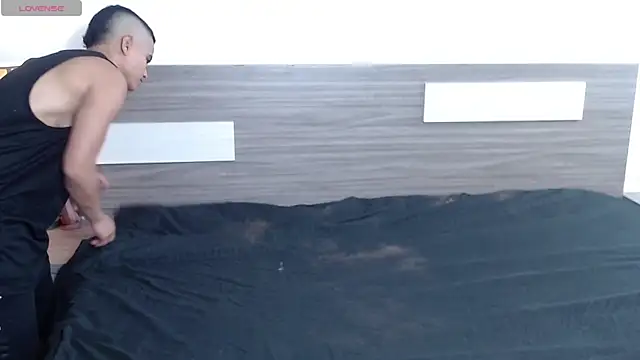 Liiamthompson online show from December 2025 09:16:02 AM