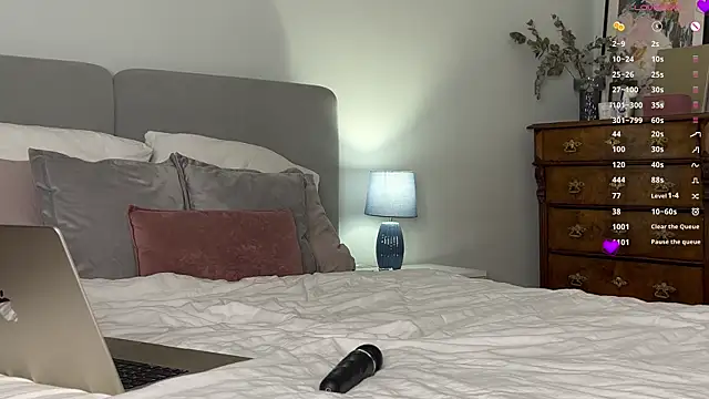 WhiteAnni online show from October 2025 03:58:02 AM