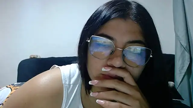 Snapshot of viccky_vick chatting on June 2026 04:15:02 AM viccky vick online show from June 2026 04:15:02 AM