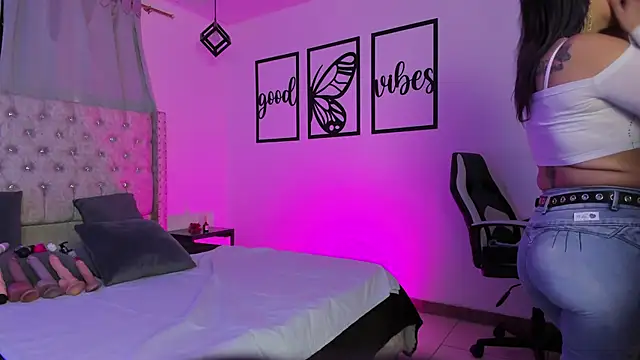 nicolee millerr online show from April 2026 12:21:01 PM