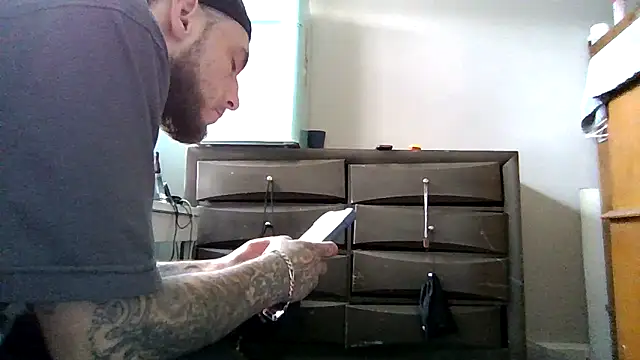 cruz815 online show from April 2026 12:43:01 PM