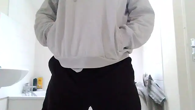 Snapshot of Zer_oki chatting on February 2025 09:34:02 AM Zer oki online show from February 2025 09:34:02 AM