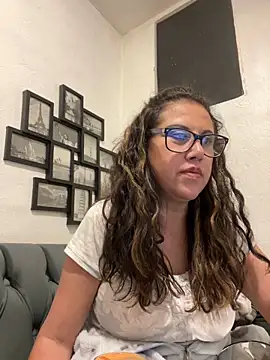 MirandaLatinaLovely online show from November 2025 05:29:01 AM