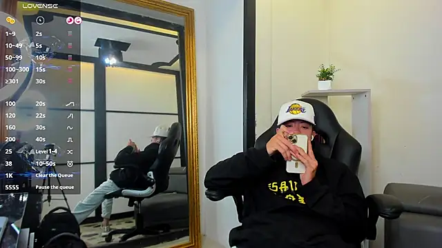 marcuscollins1  online show from November 2025 03:33:02 PM