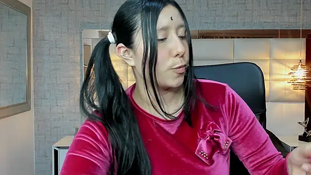 Snapshot of Nohemi_louse chatting on October 2025 07:11:02 PM Nohemi louse online show from October 2025 07:11:02 PM