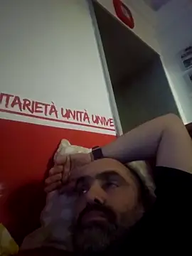 fuocovivo4 online show from February 2025 10:32:02 PM