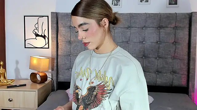 Snapshot of Violetta_Ficher chatting on June 2026 02:18:02 AM Violetta Ficher online show from June 2026 02:18:02 AM
