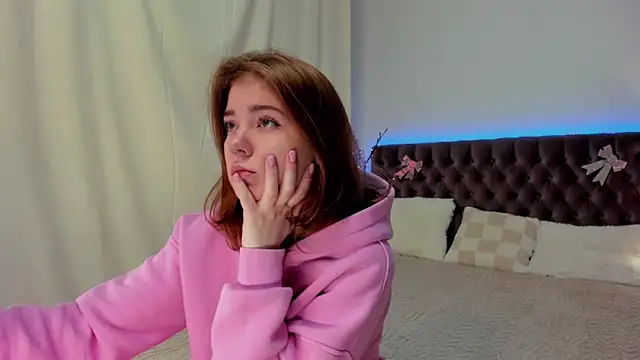 Snapshot of Ella_Mayers chatting on February 2025 09:25:01 PM Ella Mayers online show from February 2025 09:25:01 PM