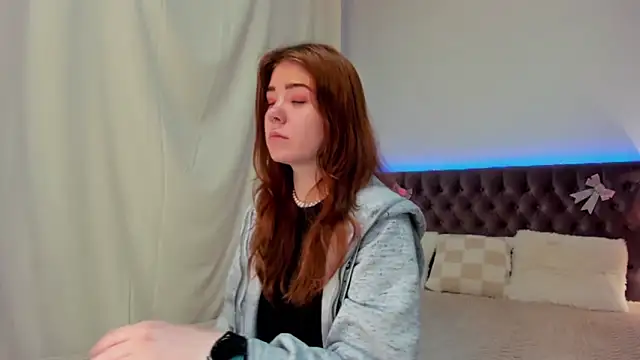 Snapshot of Ella_Mayers chatting on February 2025 09:48:02 PM Ella Mayers online show from February 2025 09:48:02 PM