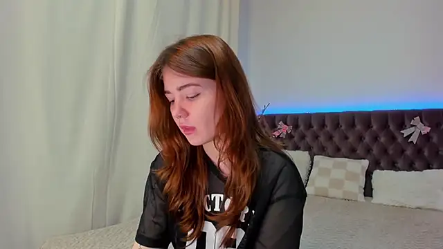Snapshot of Ella_Mayers chatting on March 2025 09:37:02 PM Ella Mayers online show from March 2025 09:37:02 PM