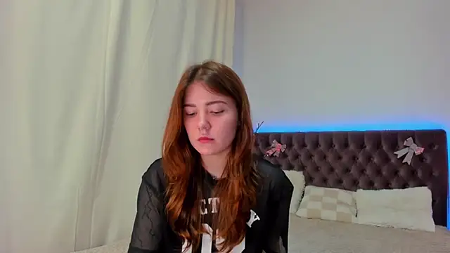 Snapshot of Ella_Mayers chatting on March 2025 01:05:01 AM Ella Mayers online show from March 2025 01:05:01 AM