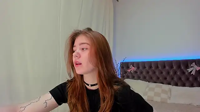 Snapshot of Ella_Mayers chatting on March 2025 09:06:02 PM Ella Mayers online show from March 2025 09:06:02 PM