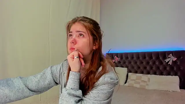 Snapshot of Ella_Mayers chatting on March 2025 09:40:02 PM Ella Mayers online show from March 2025 09:40:02 PM