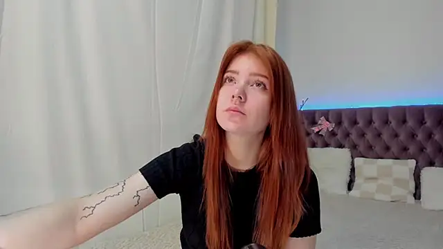 Snapshot of Ella_Mayers chatting on March 2025 09:21:01 PM Ella Mayers online show from March 2025 09:21:01 PM