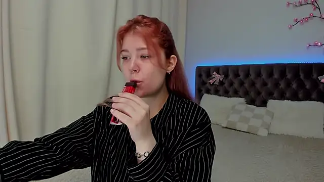 Snapshot of Ella_Mayers chatting on September 2025 12:29:01 PM Ella Mayers online show from September 2025 12:29:01 PM