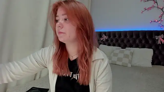 Snapshot of Ella_Mayers chatting on September 2025 12:18:01 PM Ella Mayers online show from September 2025 12:18:01 PM