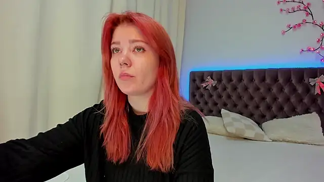 Snapshot of Ella_Mayers chatting on October 2025 12:14:02 PM Ella Mayers online show from October 2025 12:14:02 PM