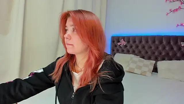 Snapshot of Ella_Mayers chatting on October 2025 12:30:02 PM Ella Mayers online show from October 2025 12:30:02 PM