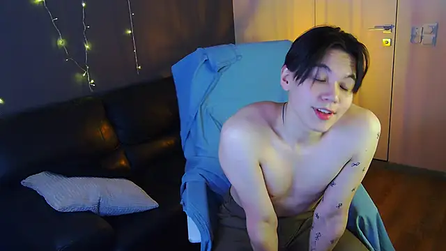 Snapshot of just_gay_ chatting on February 2025 10:42:02 PM just gay online show from February 2025 10:42:02 PM