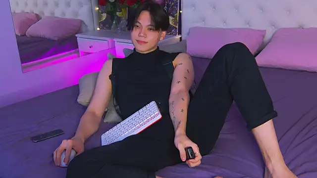 Snapshot of just_gay_ chatting on March 2025 10:34:02 PM just gay online show from March 2025 10:34:02 PM