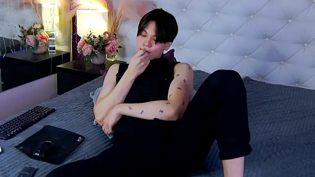 Snapshot of just_gay_ chatting on March 2025 01:21:01 PM just gay online show from March 2025 01:21:01 PM