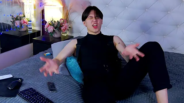 Snapshot of just_gay_ chatting on March 2025 04:25:01 PM just gay online show from March 2025 04:25:01 PM