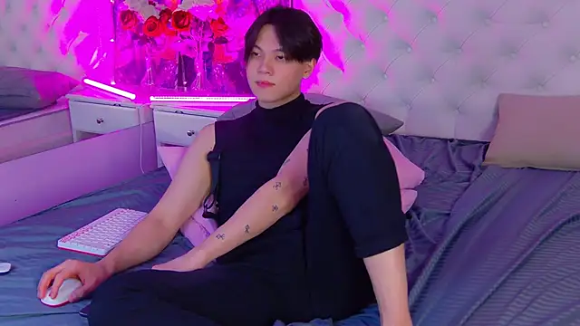 Snapshot of just_gay_ chatting on March 2025 08:11:01 PM just gay online show from March 2025 08:11:01 PM