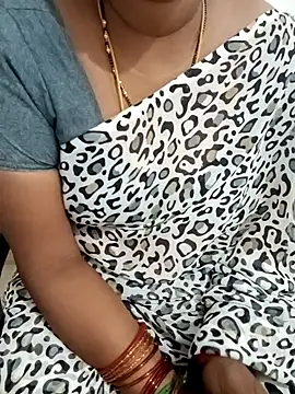 Snapshot of Tamil_Meera12 chatting on February 2025 08:53:02 AM Tamil Meera12 online show from February 2025 08:53:02 AM