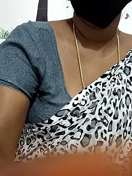 Snapshot of Tamil_Meera12 chatting on September 2025 06:34:01 AM Tamil Meera12 online show from September 2025 06:34:01 AM