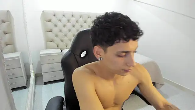 JhoanLeandro online show from October 2025 05:20:02 AM