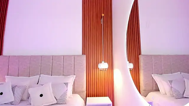 khloe-sweet online show from October 2025 01:53:02 PM