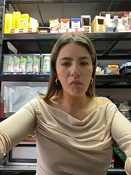 Snapshot of Andrea18_blonde chatting on March 2026 04:33:01 PM Andrea18 blonde online show from March 2026 04:33:01 PM