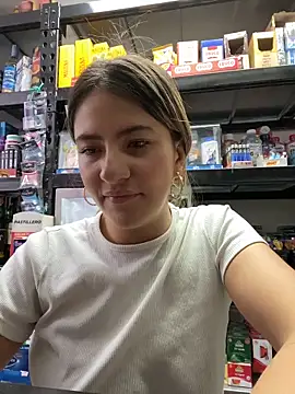 Snapshot of Andrea18_blonde chatting on April 2026 02:33:01 PM Andrea18 blonde online show from April 2026 02:33:01 PM