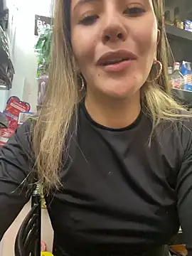 Snapshot of Andrea18_blonde chatting on April 2026 03:02:01 PM Andrea18 blonde online show from April 2026 03:02:01 PM