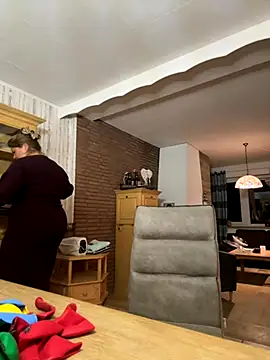 Snapshot of Lars-Lola chatting on October 2025 05:28:01 PM Lars-Lola online show from October 2025 05:28:01 PM