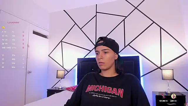 Liiam smith  online show from February 2025 12:22:02 PM