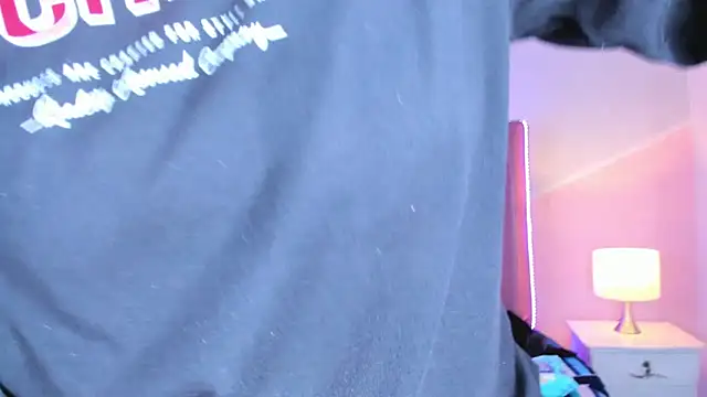 Liiam smith  online show from October 2025 12:39:02 PM