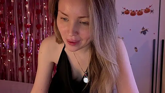 Lora Rosee online show from May 2026 06:09:01 PM