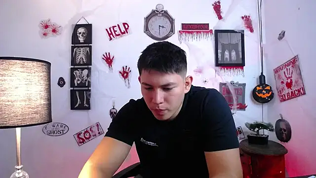 JamesCr  online show from October 2025 11:23:02 AM