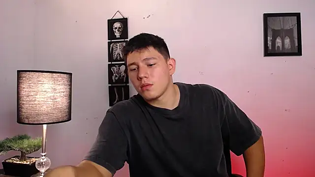 JamesCr  online show from November 2025 12:55:01 AM