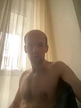 LynnAhNight online show from September 2025 04:40:02 AM