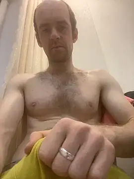 LynnAhNight online show from October 2025 03:19:01 AM