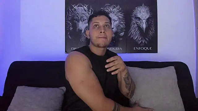 Snapshot of JohanSmith chatting on October 2025 02:04:02 AM JohanSmith online show from October 2025 02:04:02 AM