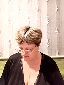Snapshot of ElzaJewel chatting on April 2026 10:32:01 PM ElzaJewel online show from April 2026 10:32:01 PM