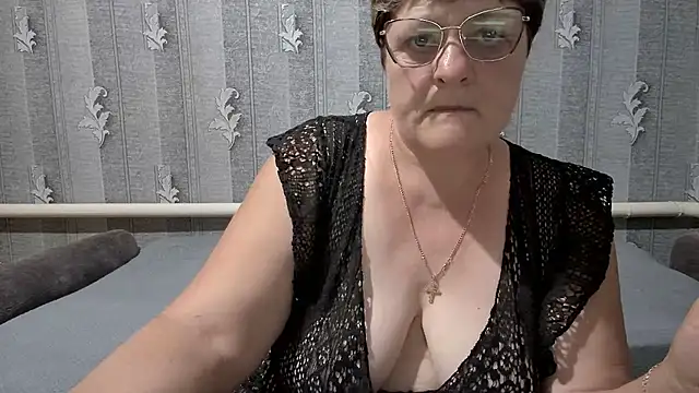 Snapshot of ElzaJewel chatting on May 2026 12:32:02 PM ElzaJewel online show from May 2026 12:32:02 PM