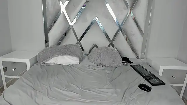 Your Lady Milf online show from March 2025 04:13:01 PM