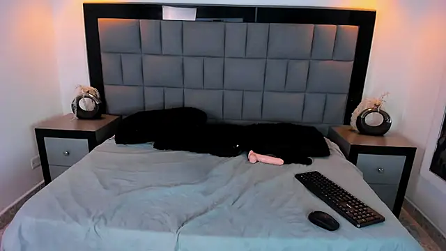 Your Lady Milf online show from March 2025 04:20:02 PM