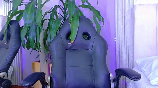 triana crimson online show from March 2026 02:55:02 PM