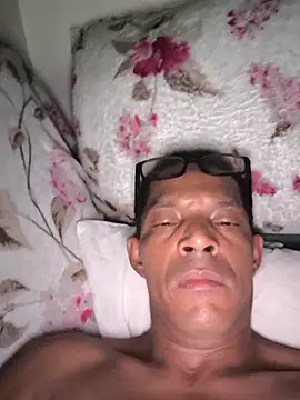 Renato571 online show from April 2026 11:37:02 PM